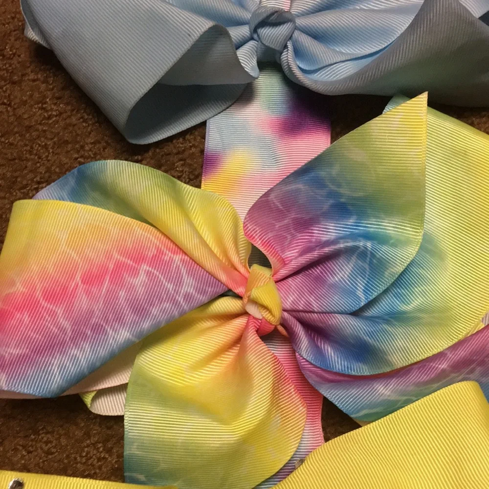 Jojo Siwa bows-one lot,but willing to..